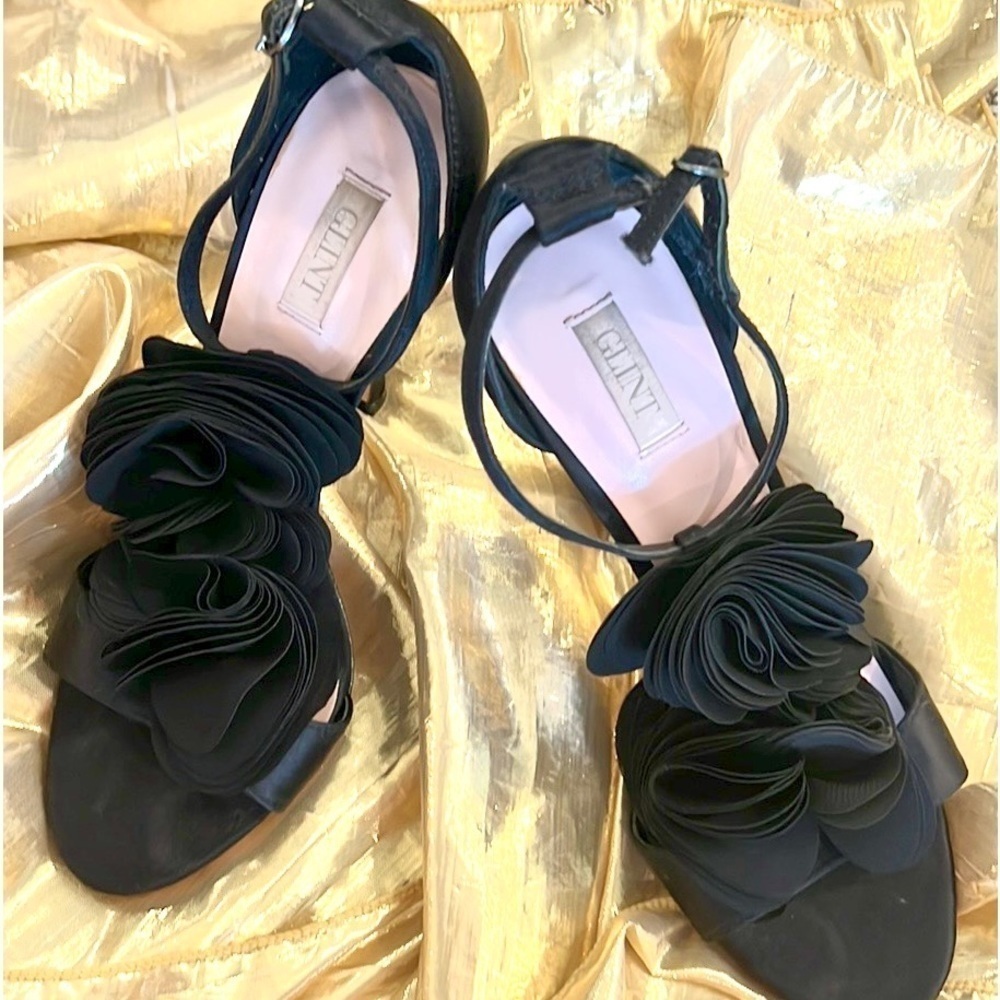 Glint, Fabric & Leather! Sexy 5” Heel, Oozes Style, Size 7, EUC